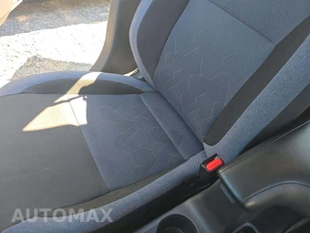 2025 Nissan Versa SV - miniatura 26