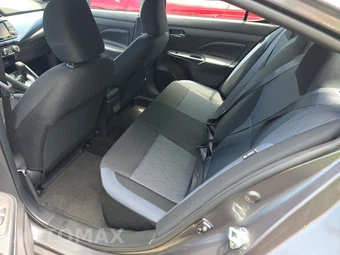 2025 Nissan Versa SV – miniatura 13