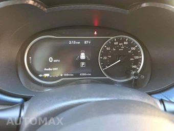 2025 Nissan Versa SV - miniatura 9