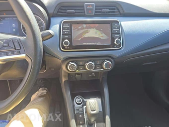 2025 Nissan Versa SV – miniatura 10