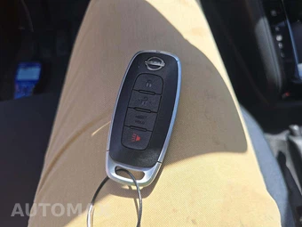 2025 Nissan Versa SV – miniatura 8