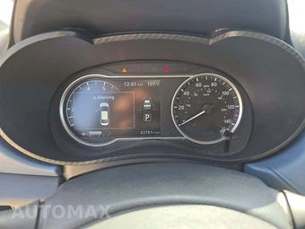 2025 Nissan Versa SV – miniatura 9
