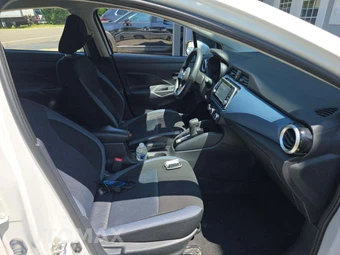 2025 Nissan Versa SV – miniatura 18