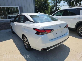 2025 Nissan Versa SV – miniatura 2
