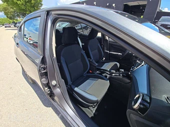 2025 Nissan Versa SV – miniatura 15