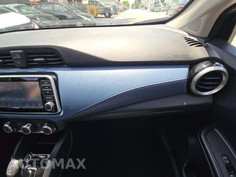 2025 Nissan Versa SV – miniatura 16