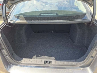 2025 Nissan Versa SV – miniatura 14