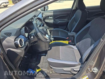 2025 Nissan Versa SV – miniatura 6