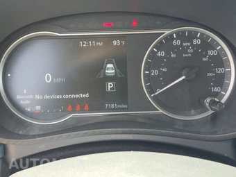 2025 Nissan Versa SV – miniatura 12