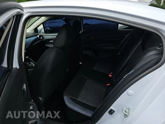 2025 Nissan Versa SV - miniatura 13