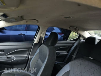 2025 Nissan Versa SV - miniatura 18