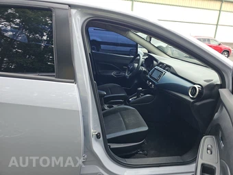2025 Nissan Versa SV - miniatura 8