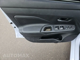 2025 Nissan Versa SV - miniatura 9