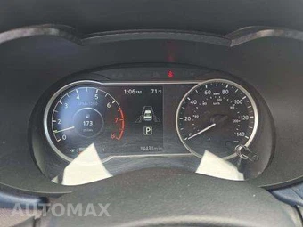 2025 Nissan Versa SV – miniatura 9
