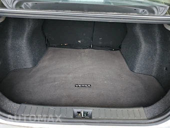 2025 Nissan Versa SV – miniatura 16
