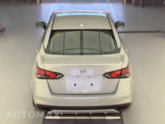 2025 Nissan Versa SV – miniatura 5