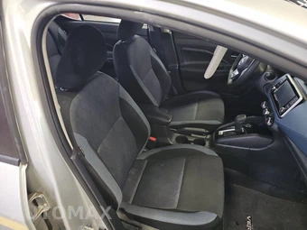 2025 Nissan Versa SV – miniatura 8