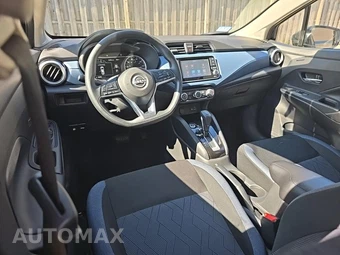 2025 Nissan Versa SV - miniatura 8