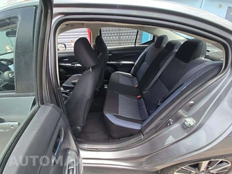 2025 Nissan Versa SV – miniatura 10