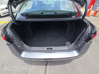 2025 Nissan Versa SV – miniatura 11
