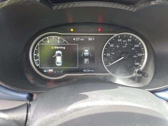 2025 Nissan Versa SV – miniatura 6