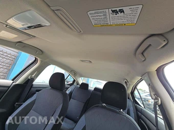 2025 Nissan Versa SV – miniatura 8