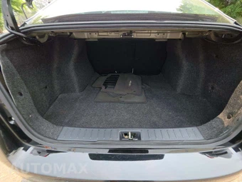 2025 Nissan Versa SV – miniatura 11