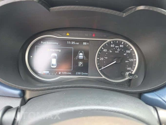 2025 Nissan Versa SV – miniatura 6