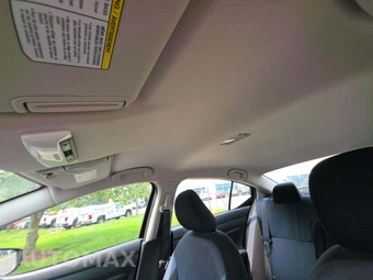 2025 Nissan Versa SV – miniatura 8