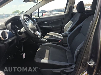 2025 Nissan Versa SV – miniatura 7