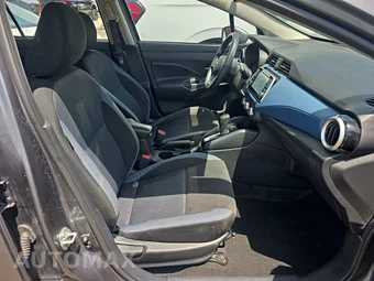 2025 Nissan Versa SV – miniatura 8
