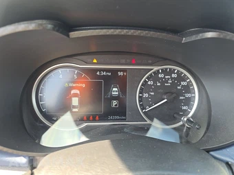 2025 Nissan Versa SV – miniatura 12