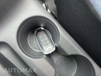 2025 Nissan Versa SV – miniatura 8