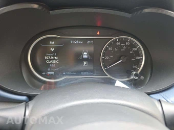 2025 Nissan Versa SV – miniatura 9