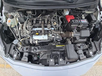 2025 Nissan Versa SV - miniatura 15