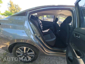 2025 Nissan Versa SV – miniatura 16