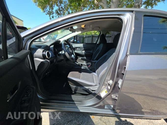 2025 Nissan Versa SV – miniatura 6