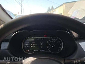 2025 Nissan Versa SV – miniatura 9