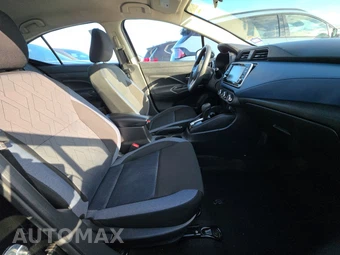 2025 Nissan Versa SV – miniatura 8