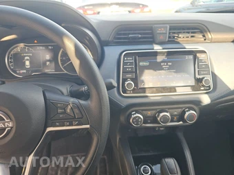 2025 Nissan Versa SV – miniatura 11
