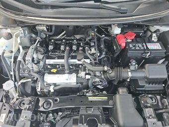 2025 Nissan Versa SV – miniatura 16