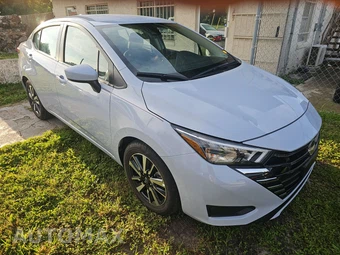 2025 Nissan Versa SV – miniatura 3