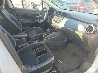 2025 Nissan Versa SV – miniatura 8