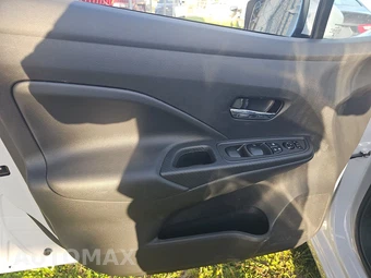 2025 Nissan Versa SV – miniatura 9