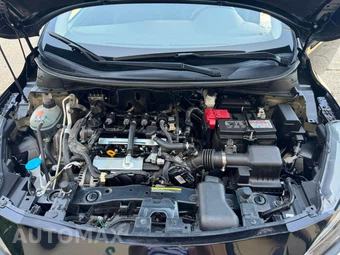 2025 Nissan Versa SV - miniatura 21