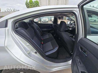 2025 Nissan Versa SV – miniatura 16