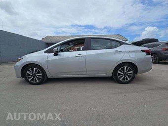 2025 Nissan Versa SV – miniatura 2