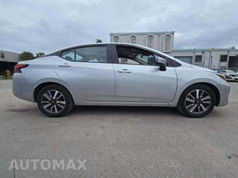2025 Nissan Versa SV – miniatura 4