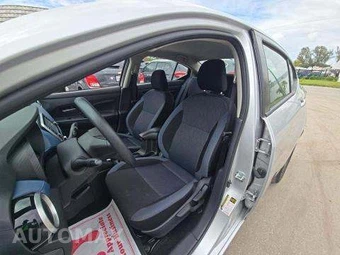 2025 Nissan Versa SV – miniatura 6