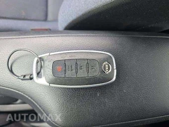 2025 Nissan Versa SV – miniatura 8